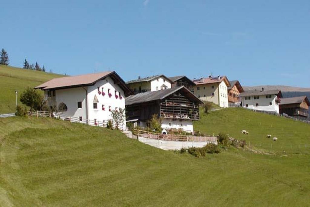 Agriturismo Apartments Tuene St. Ulrich in Gröden Exterior foto